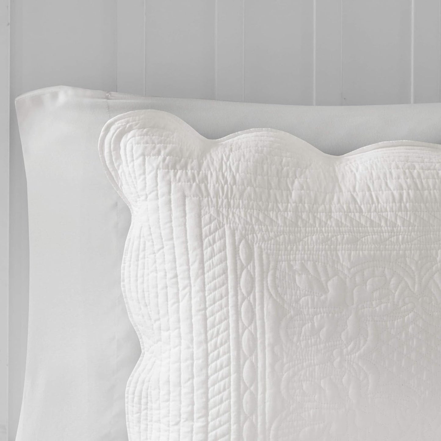 Quilt Set-Casual Damask Medallion Stitching Design Lightweight Coverlet Bedspread Bedding, Shams, Full/Queen (90 in x 90 in), Medallion White 3 Piece