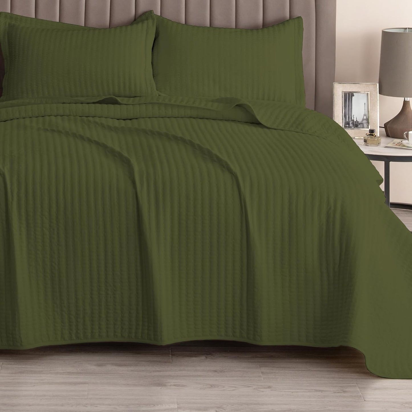King Quilt Bedding Set, 3-Piece Lightweight Summer Channel Stitch Quilt Set with Shams, Ultra Soft Light Grey Bedspreads, Quilted Bedding Coverlets for All Seasons