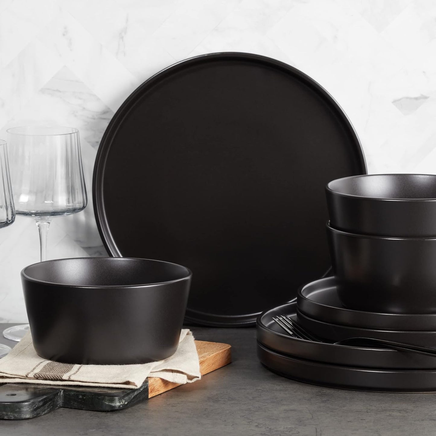 16-Piece Stoneware Dish Set, Service for 4, Black Plates and Bowls Dinnerware Set, Dishwasher and Microwave Safe, Black Matte