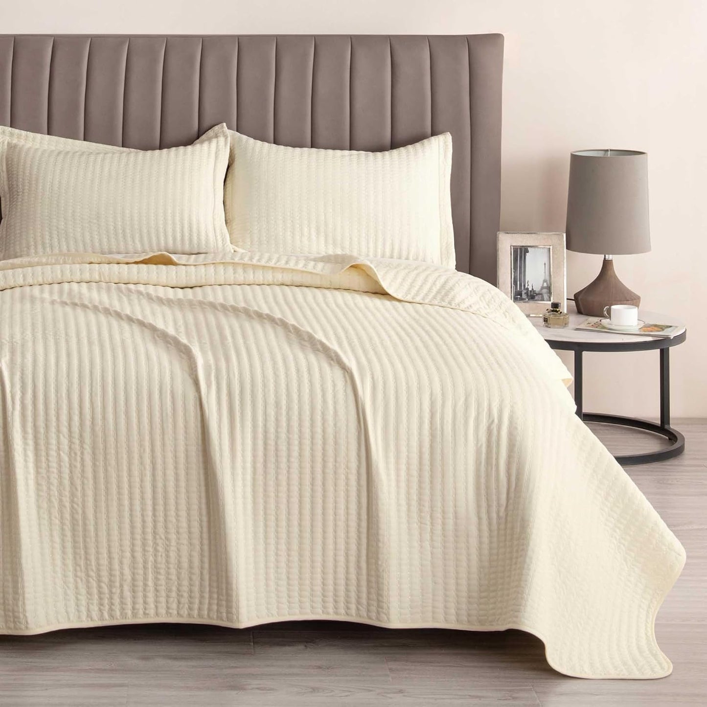 King Quilt Bedding Set, 3-Piece Lightweight Summer Channel Stitch Quilt Set with Shams, Ultra Soft Light Grey Bedspreads, Quilted Bedding Coverlets for All Seasons