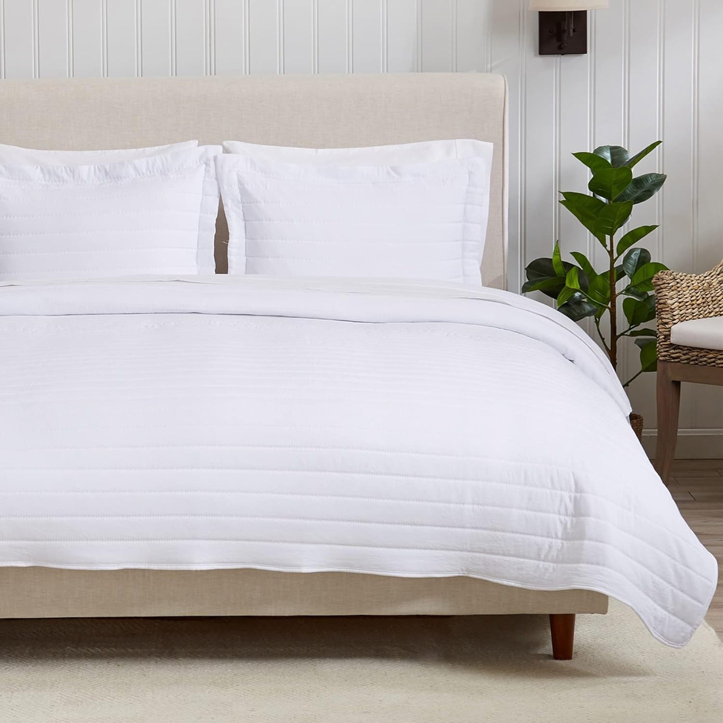 King Quilt Bedding Set, 3-Piece Lightweight Summer Channel Stitch Quilt Set with Shams, Ultra Soft Light Grey Bedspreads, Quilted Bedding Coverlets for All Seasons