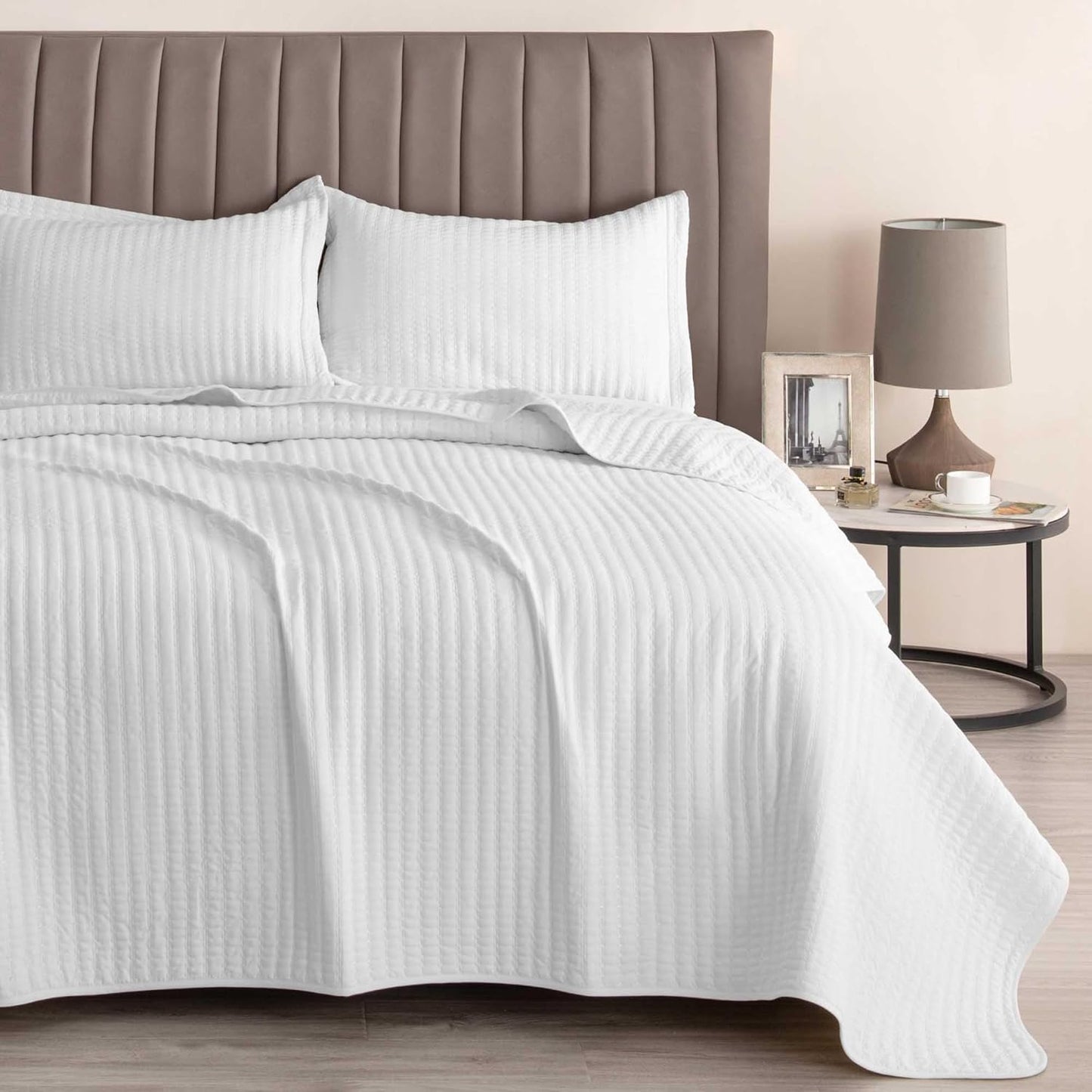 King Quilt Bedding Set, 3-Piece Lightweight Summer Channel Stitch Quilt Set with Shams, Ultra Soft Light Grey Bedspreads, Quilted Bedding Coverlets for All Seasons