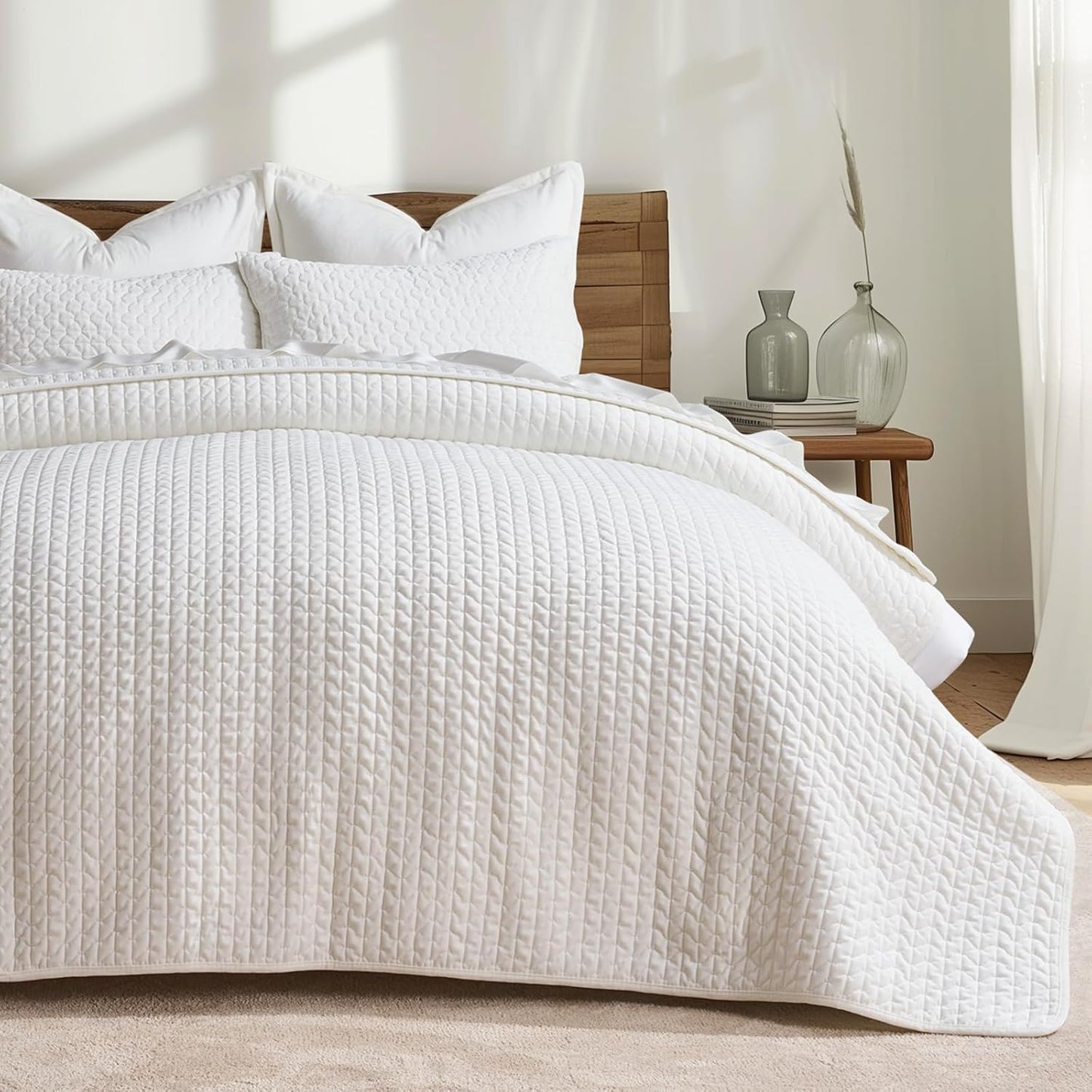 Luxury Velvet Quilt Set Queen Size 3 Piece, Soft Oversized Cross-Stitch Velvet Comforter Set with Pillow Shams, Lightweight Velvet Coverlet Bedspread Bedding Set for All Seasons, Cream White