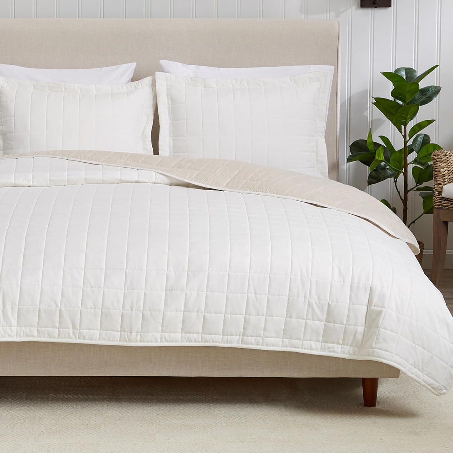King Quilt Bedding Set, 3-Piece Lightweight Summer Channel Stitch Quilt Set with Shams, Ultra Soft Light Grey Bedspreads, Quilted Bedding Coverlets for All Seasons