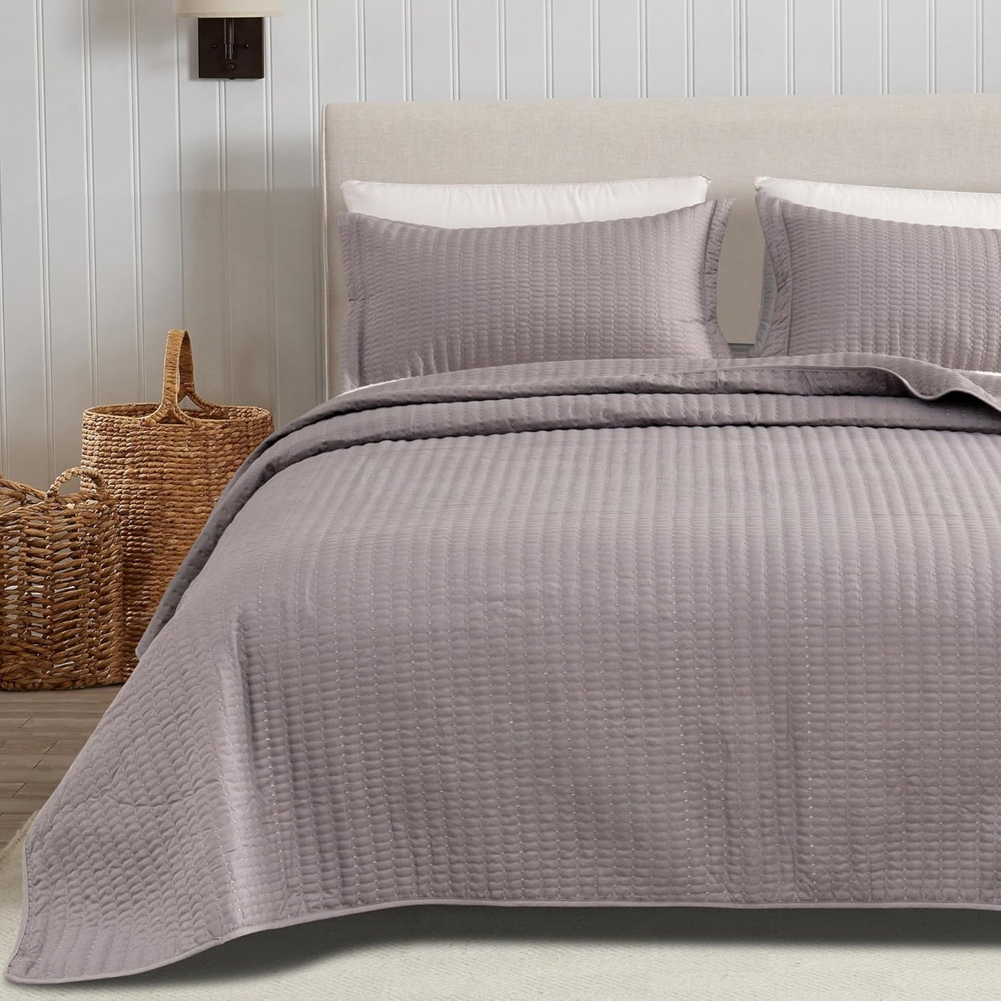 King Quilt Bedding Set, 3-Piece Lightweight Summer Channel Stitch Quilt Set with Shams, Ultra Soft Light Grey Bedspreads, Quilted Bedding Coverlets for All Seasons