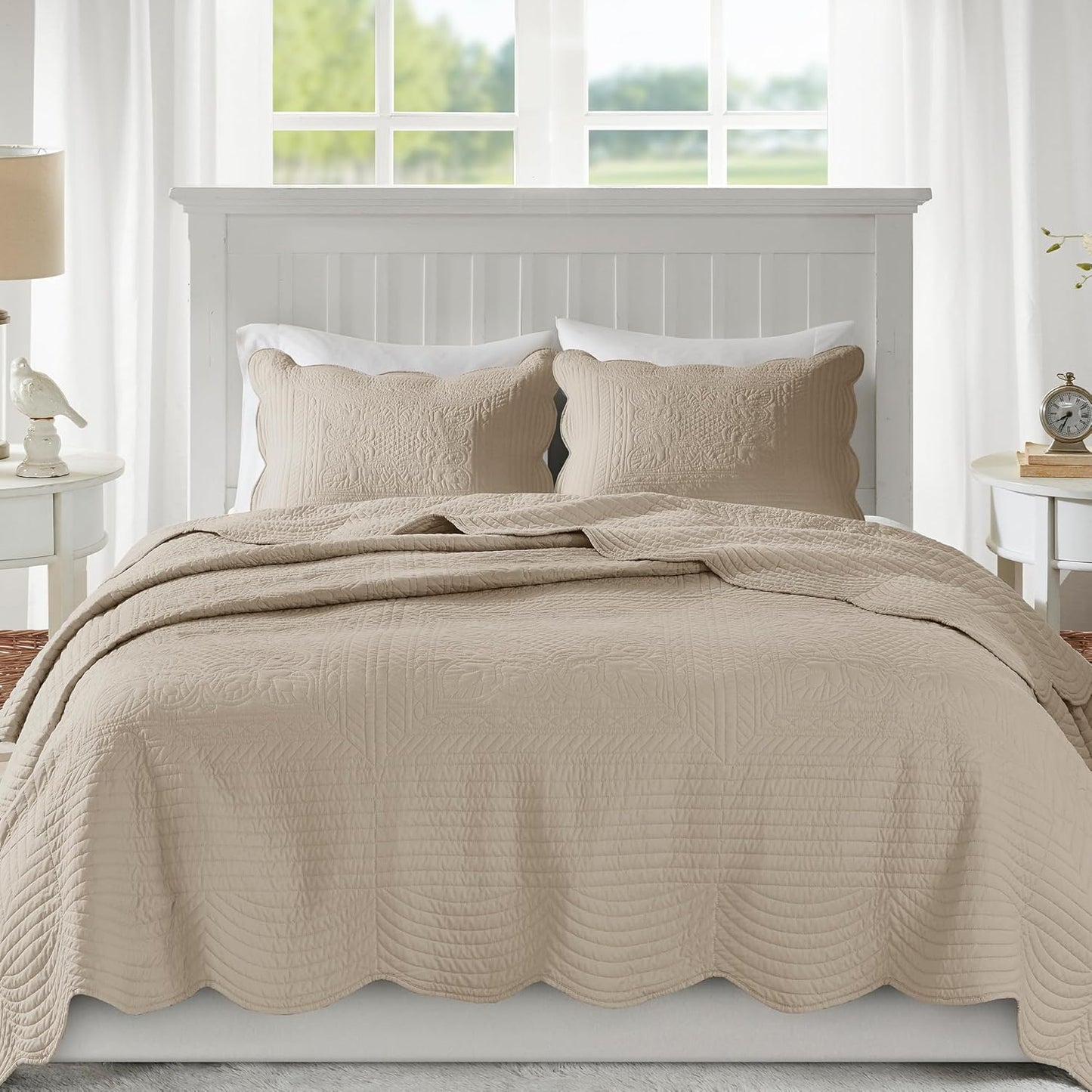 Quilt Set-Casual Damask Medallion Stitching Design Lightweight Coverlet Bedspread Bedding, Shams, Full/Queen (90 in x 90 in), Medallion White 3 Piece