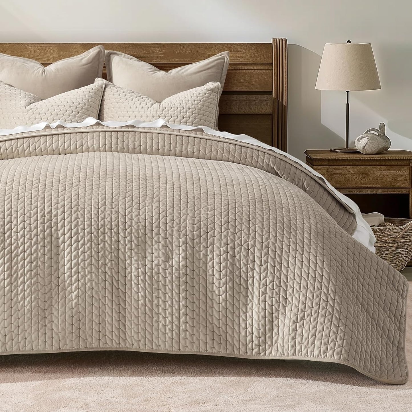 Luxury Velvet Quilt Set Queen Size 3 Piece, Soft Oversized Cross-Stitch Velvet Comforter Set with Pillow Shams, Lightweight Velvet Coverlet Bedspread Bedding Set for All Seasons, Cream White