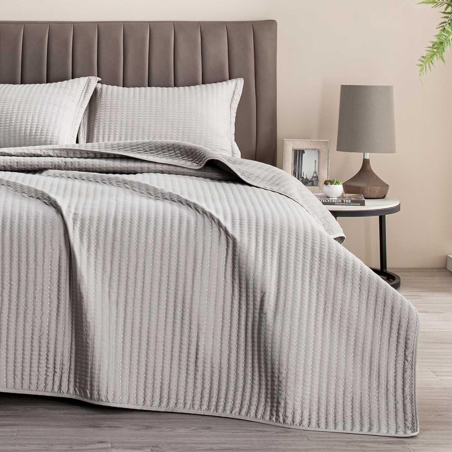 King Quilt Bedding Set, 3-Piece Lightweight Summer Channel Stitch Quilt Set with Shams, Ultra Soft Light Grey Bedspreads, Quilted Bedding Coverlets for All Seasons