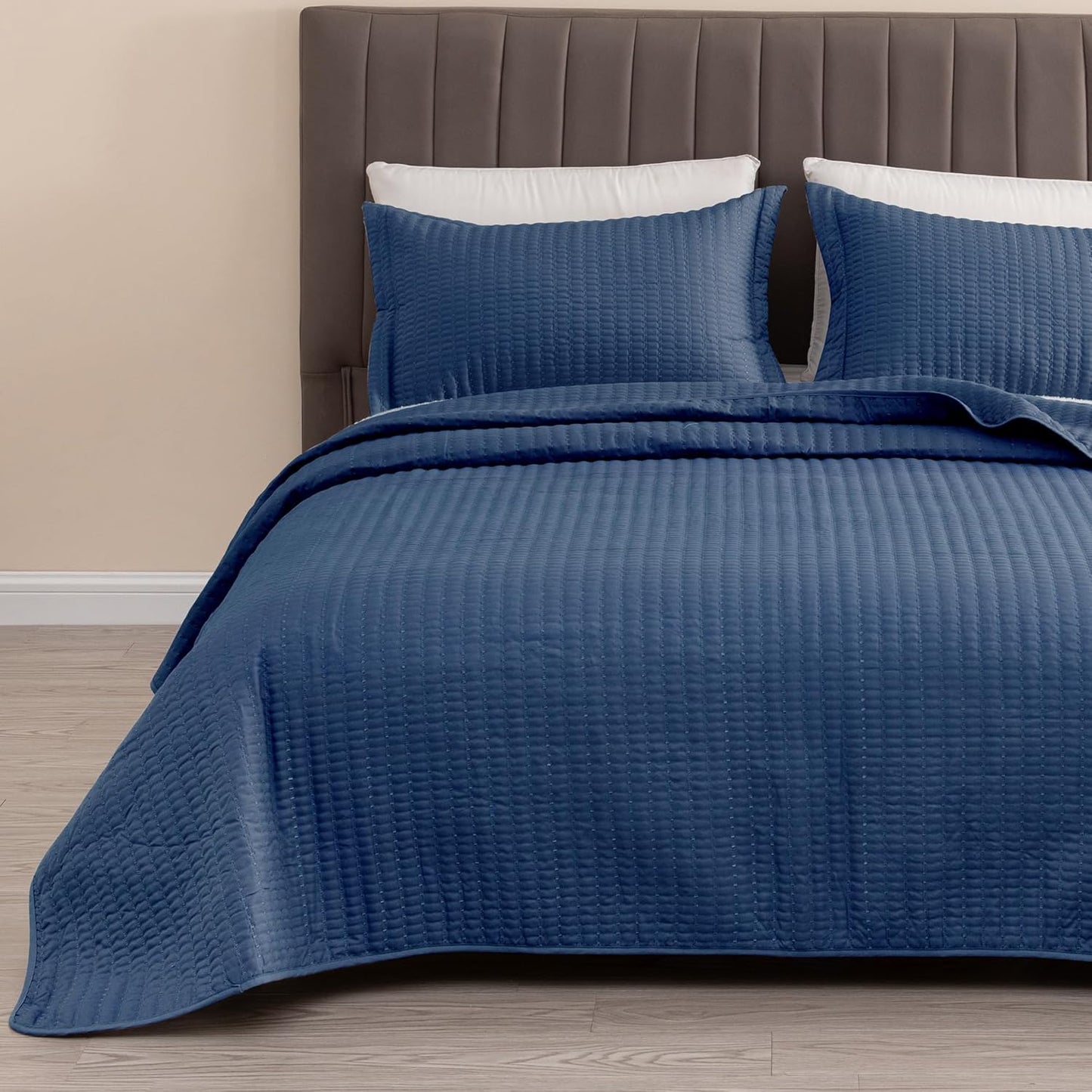 King Quilt Bedding Set, 3-Piece Lightweight Summer Channel Stitch Quilt Set with Shams, Ultra Soft Light Grey Bedspreads, Quilted Bedding Coverlets for All Seasons