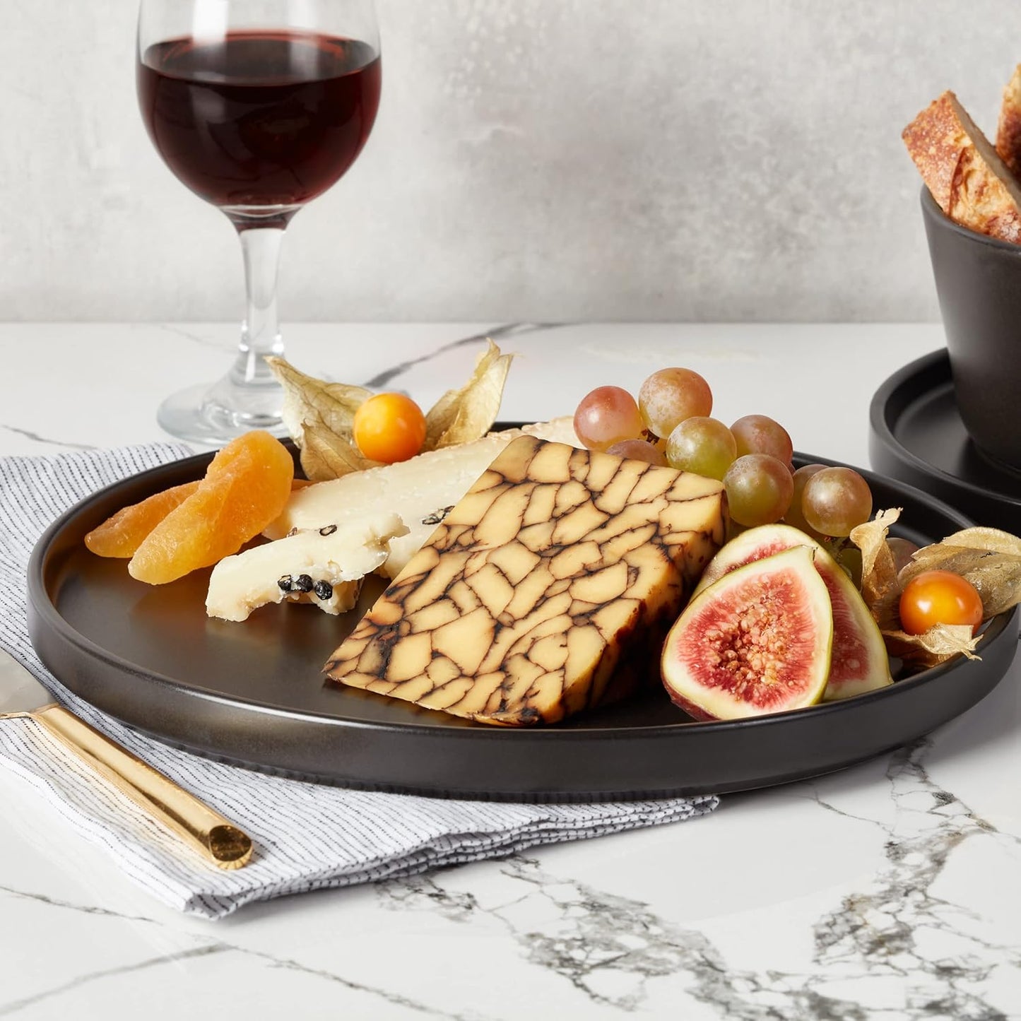 16-Piece Stoneware Dish Set, Service for 4, Black Plates and Bowls Dinnerware Set, Dishwasher and Microwave Safe, Black Matte