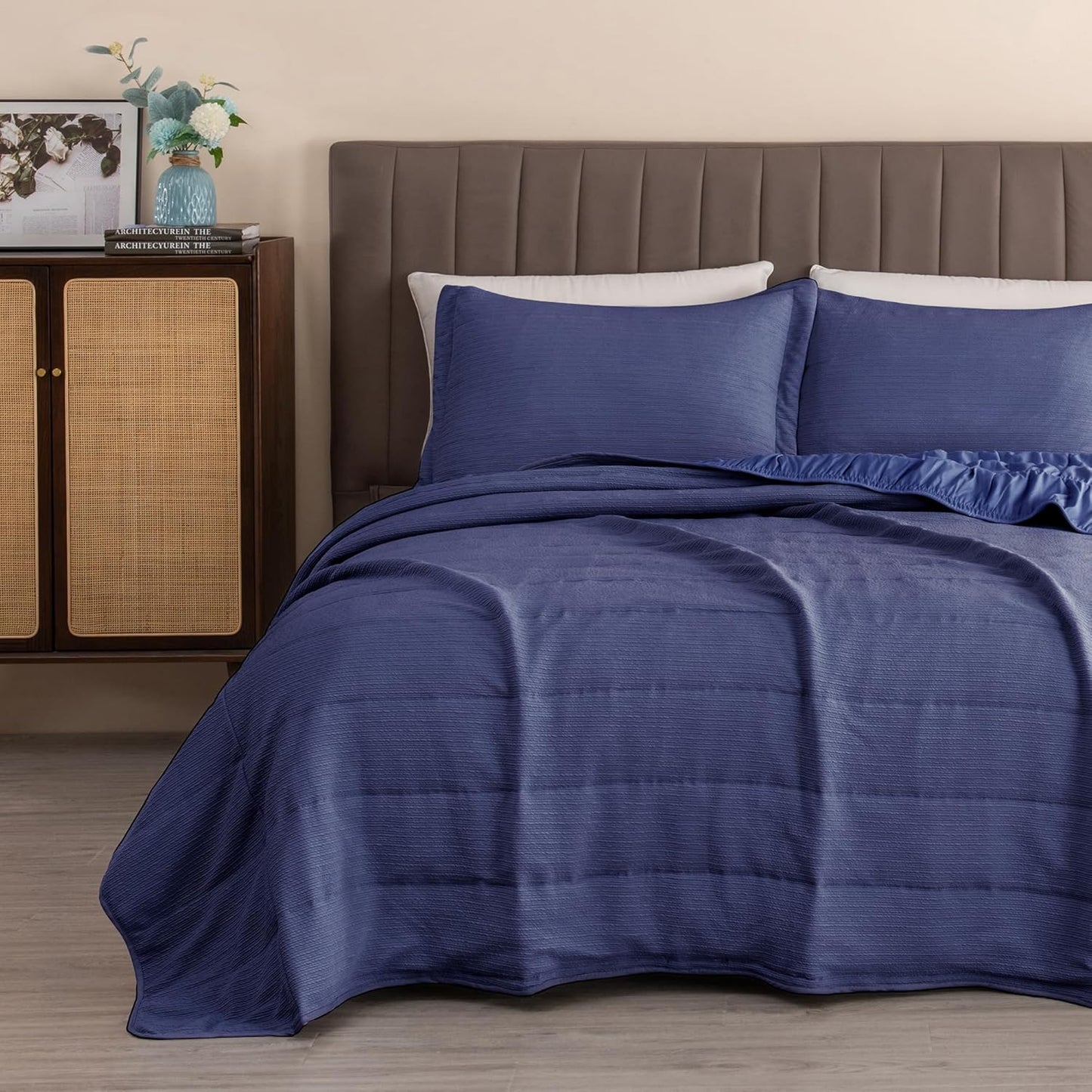 King Quilt Bedding Set, 3-Piece Lightweight Summer Channel Stitch Quilt Set with Shams, Ultra Soft Light Grey Bedspreads, Quilted Bedding Coverlets for All Seasons