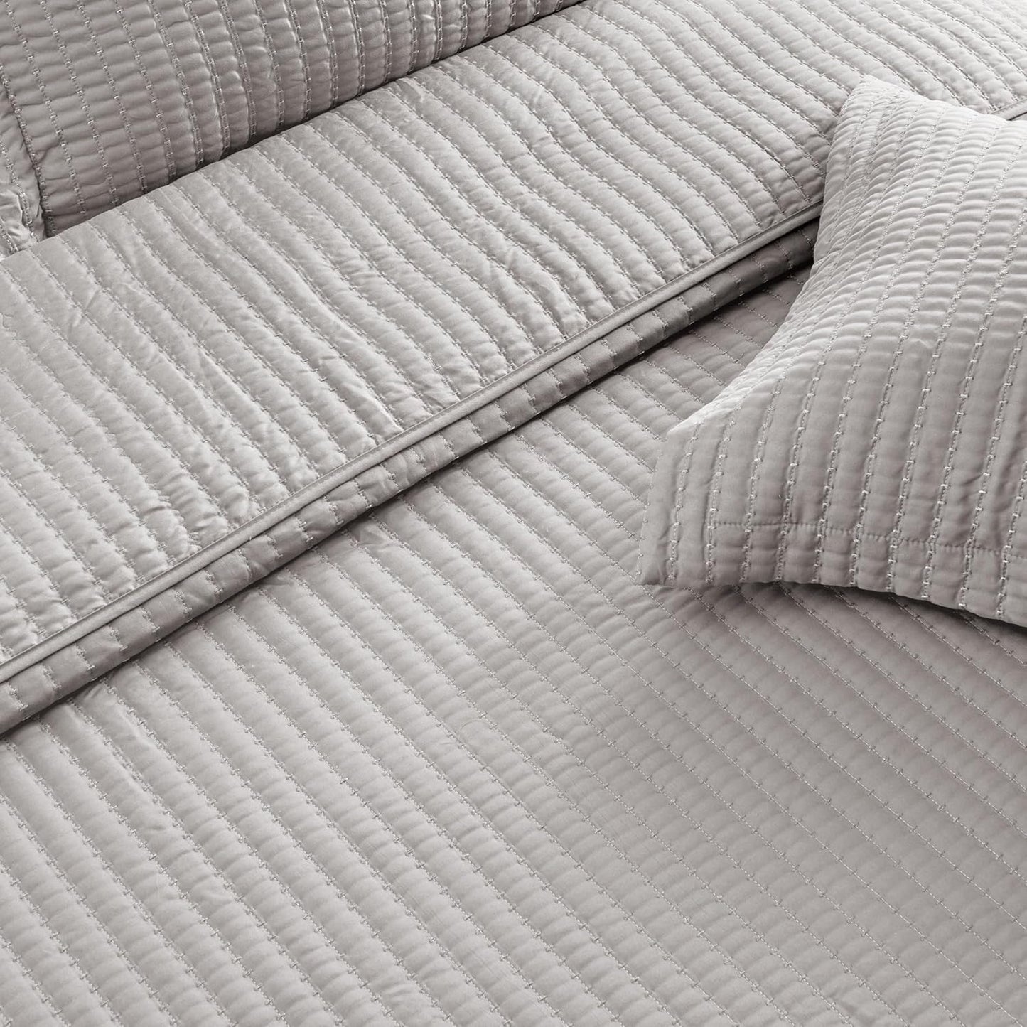 King Quilt Bedding Set, 3-Piece Lightweight Summer Channel Stitch Quilt Set with Shams, Ultra Soft Light Grey Bedspreads, Quilted Bedding Coverlets for All Seasons