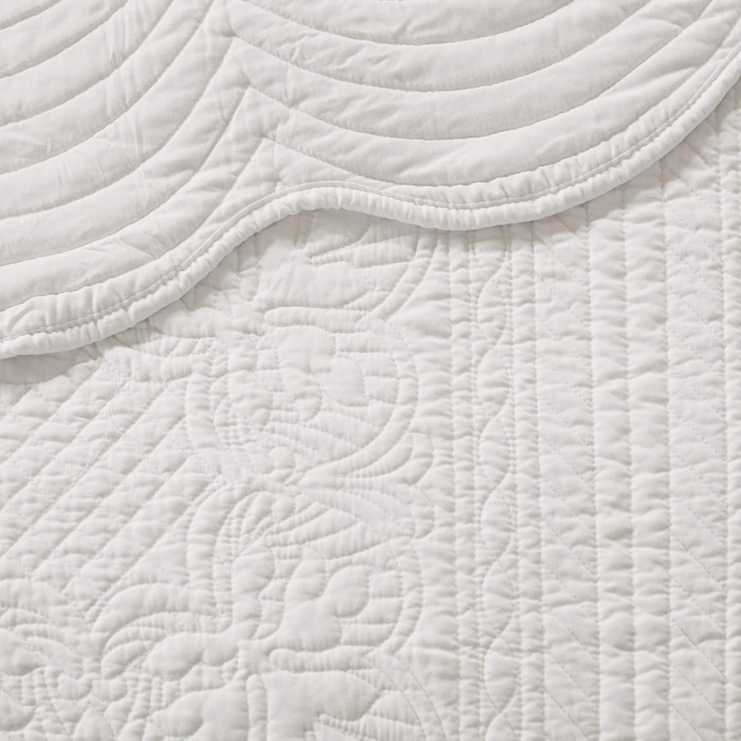 Quilt Set-Casual Damask Medallion Stitching Design Lightweight Coverlet Bedspread Bedding, Shams, Full/Queen (90 in x 90 in), Medallion White 3 Piece