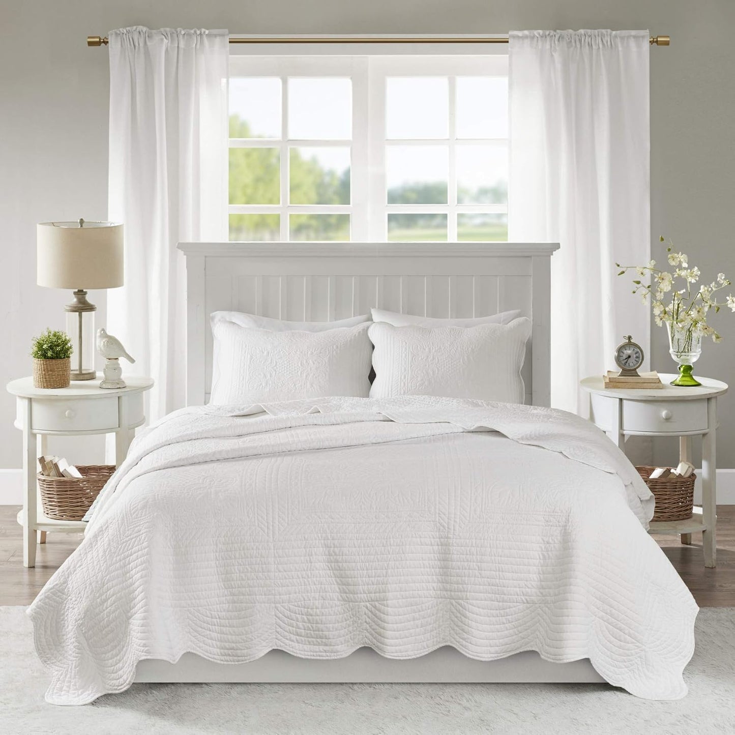 Quilt Set-Casual Damask Medallion Stitching Design Lightweight Coverlet Bedspread Bedding, Shams, Full/Queen (90 in x 90 in), Medallion White 3 Piece