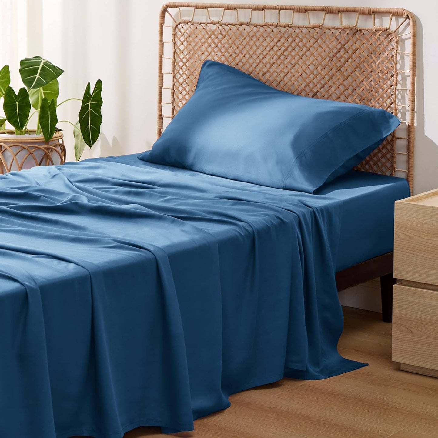 Queen Sheet Set, Cooling Sheets for Queen Size Bed Set, Rayon Derived from Bamboo, Breathable & Soft Deep Pocket Up to 16 Inches, Hotel Luxury Silky Bedding, Bedsheet & Pillowcases, Dark Grey