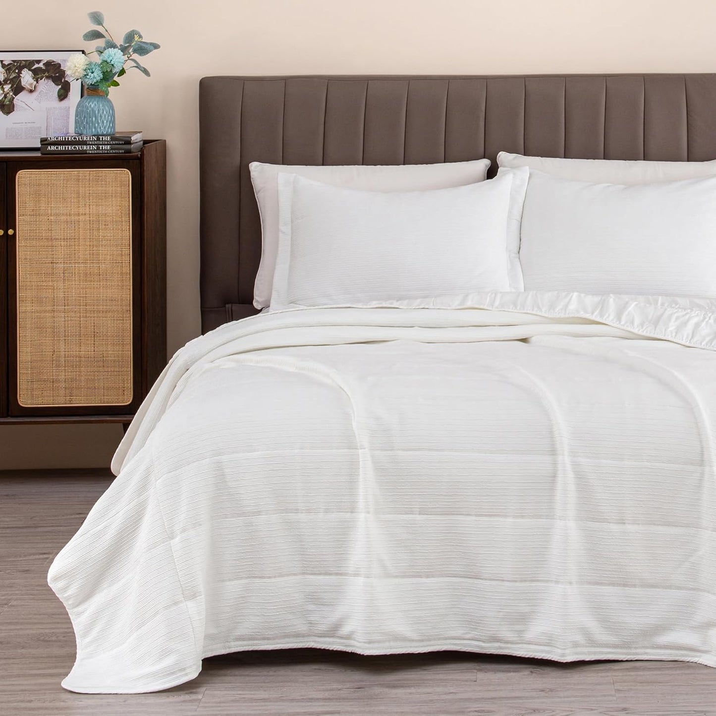 King Quilt Bedding Set, 3-Piece Lightweight Summer Channel Stitch Quilt Set with Shams, Ultra Soft Light Grey Bedspreads, Quilted Bedding Coverlets for All Seasons