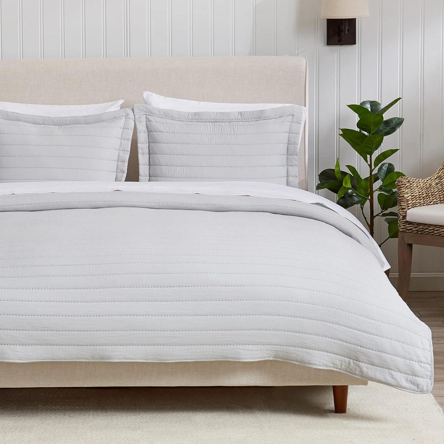 King Quilt Bedding Set, 3-Piece Lightweight Summer Channel Stitch Quilt Set with Shams, Ultra Soft Light Grey Bedspreads, Quilted Bedding Coverlets for All Seasons