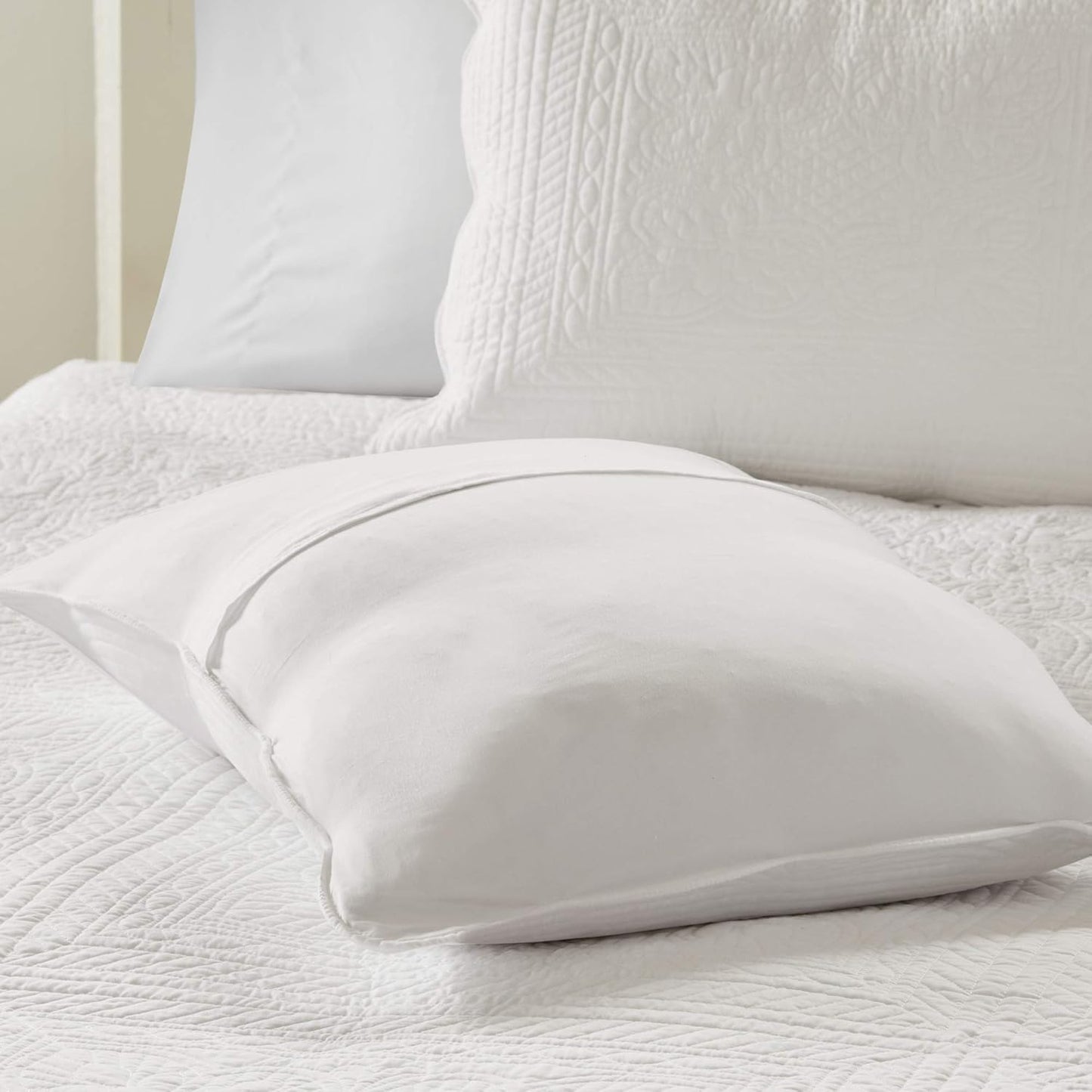 Quilt Set-Casual Damask Medallion Stitching Design Lightweight Coverlet Bedspread Bedding, Shams, Full/Queen (90 in x 90 in), Medallion White 3 Piece