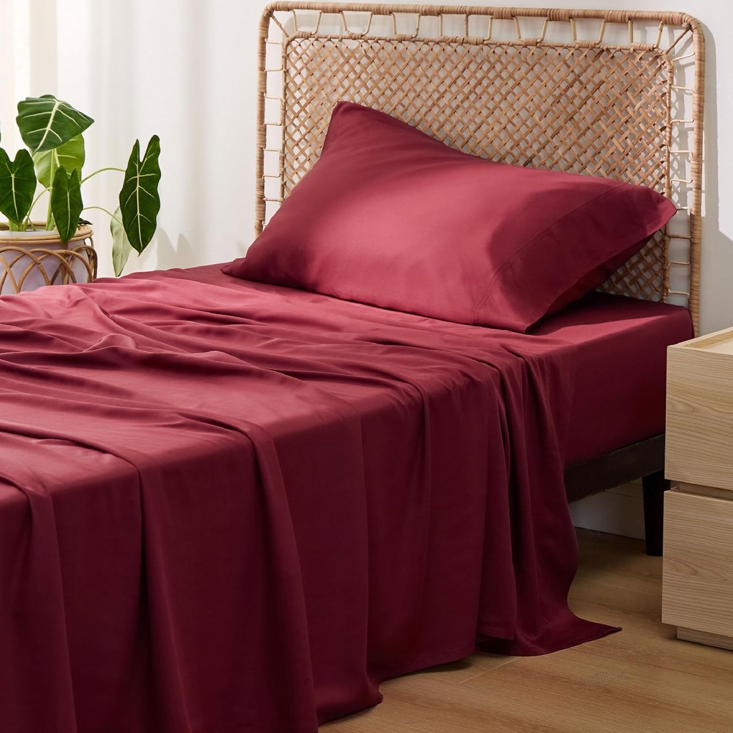 Queen Sheet Set, Cooling Sheets for Queen Size Bed Set, Rayon Derived from Bamboo, Breathable & Soft Deep Pocket Up to 16 Inches, Hotel Luxury Silky Bedding, Bedsheet & Pillowcases, Dark Grey