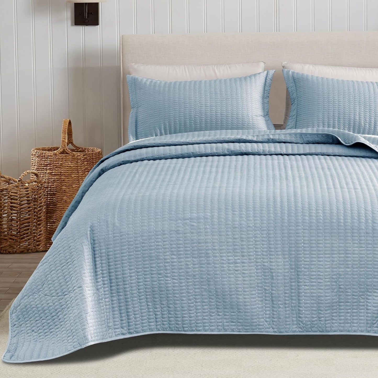 King Quilt Bedding Set, 3-Piece Lightweight Summer Channel Stitch Quilt Set with Shams, Ultra Soft Light Grey Bedspreads, Quilted Bedding Coverlets for All Seasons