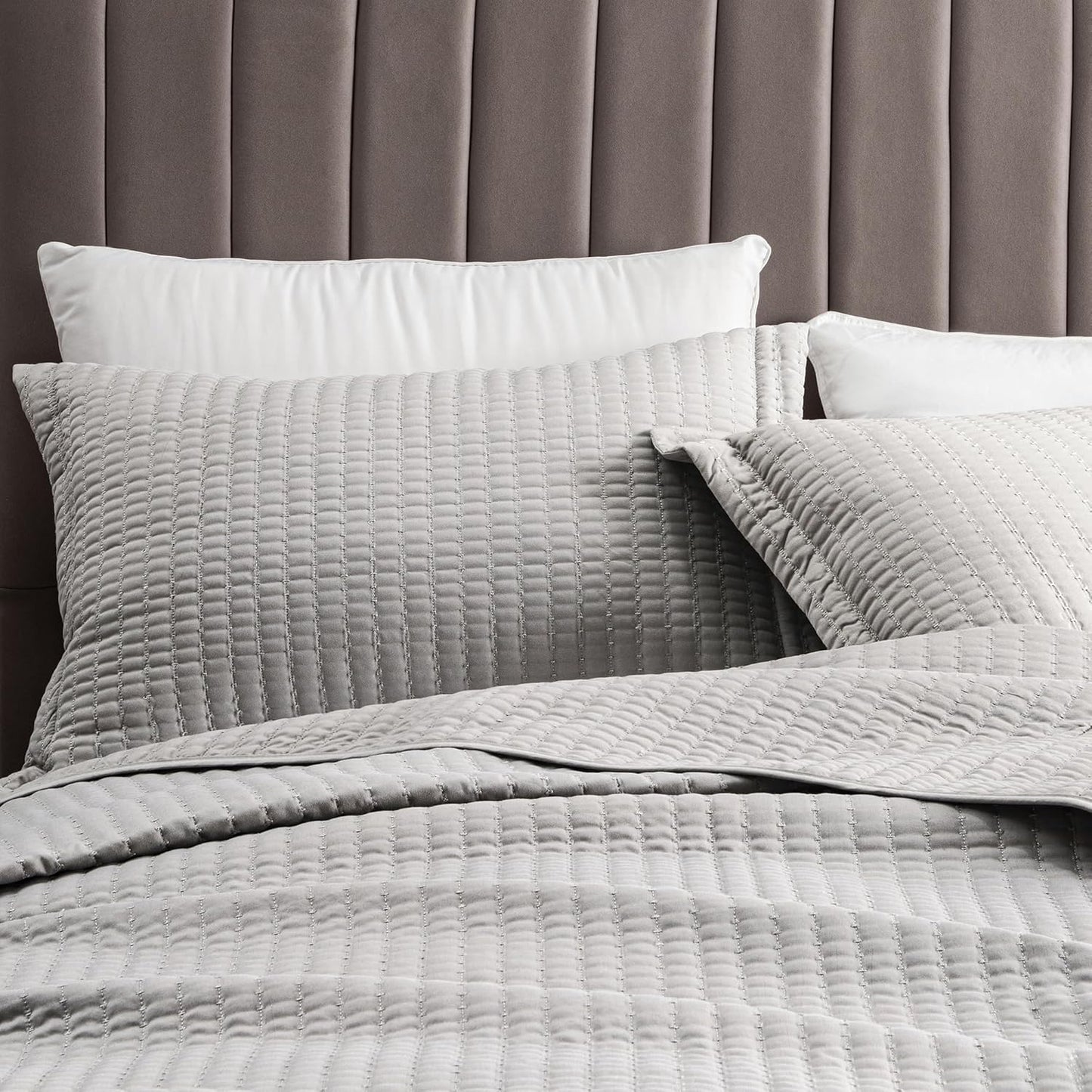 King Quilt Bedding Set, 3-Piece Lightweight Summer Channel Stitch Quilt Set with Shams, Ultra Soft Light Grey Bedspreads, Quilted Bedding Coverlets for All Seasons